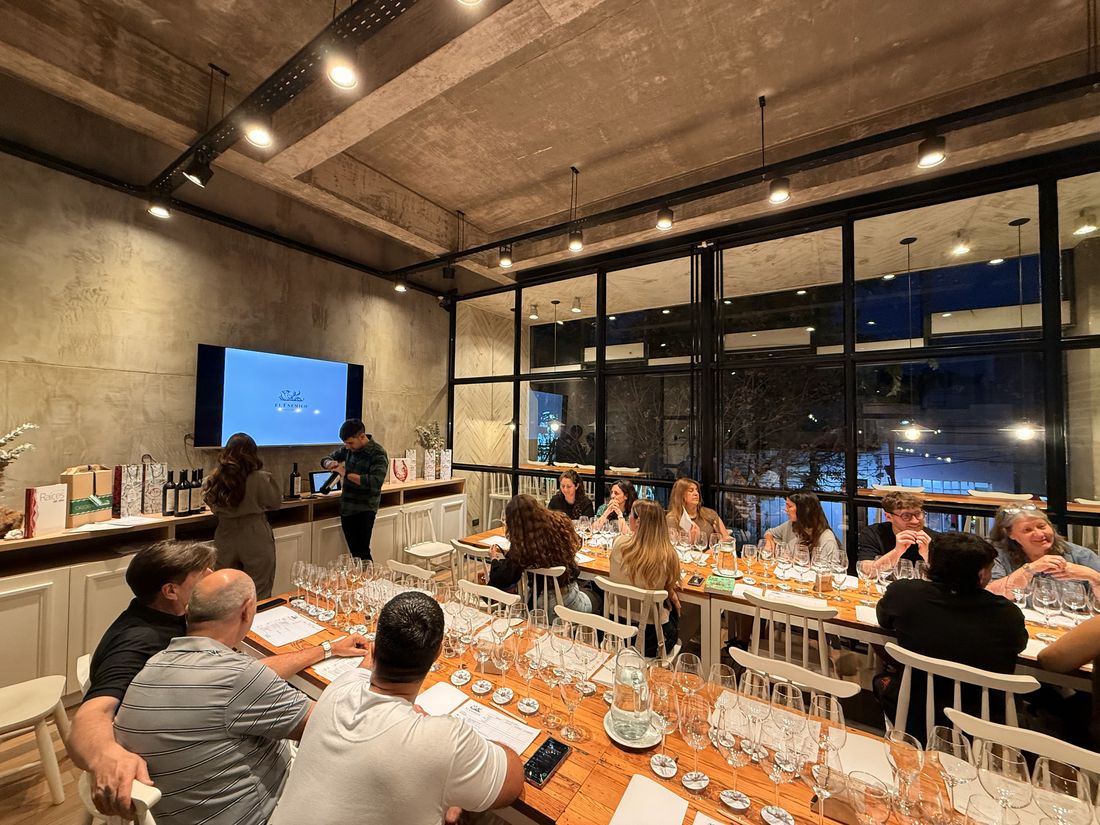 Sala de coworking en la cafeter&iacute;a